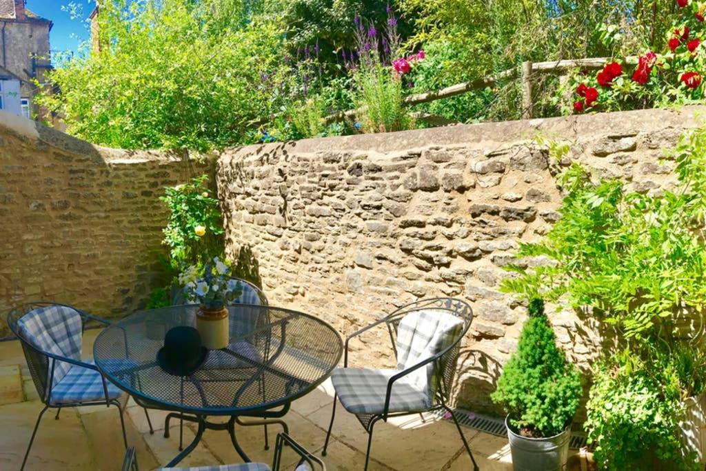Oxfordshire Living - The Bowler Hat Cottage - Woodstock Exterior foto