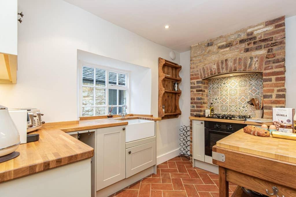 Oxfordshire Living - The Bowler Hat Cottage - Woodstock Exterior foto